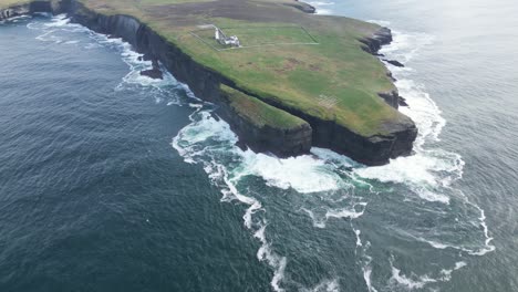 Loophead-or-Loop-Head-Irish-landmark-with-lighthouse,-Ireland