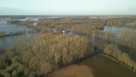 Von-Hochwasser-überflutete-Felder-Im-Emsland,-Niedersachsen,-Deutschland
