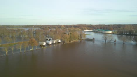 Recreational-Vehicles-Parked-On-Flooded-Floodplains-In-Emsland,-Germany