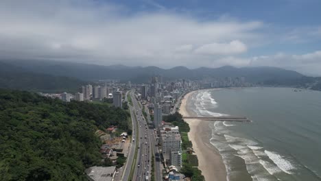 Aerial-Vídeo-of-Itapema-Beach,-on-the-coast-of-Santa-Catarina-State,-in-South-Brazil