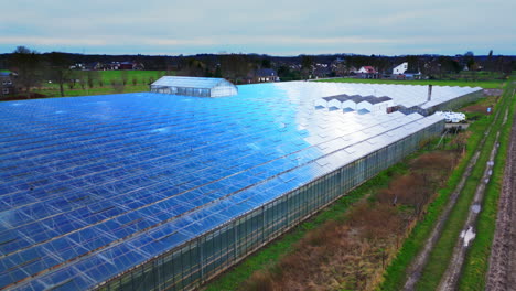 Gewächshaus,-Nachhaltige-Klimatisierung-Auf-Dem-Dach,-Innovation-In-Der-Landwirtschaft-Auf-Dem-Land