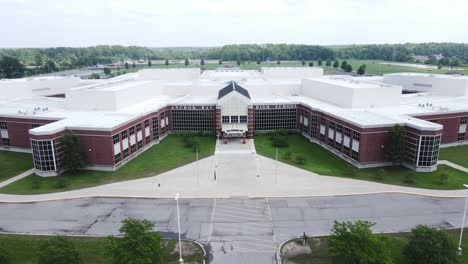 Panoramic-aerial-view-of-Anchor-Bay-High-School,-Anchor-Bay,-Michigan,-USA
