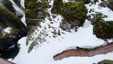 Aussichtspunkt-Mogafoss-Wasserfall-Im-Winter,-POV-Von-Der-Plattform-In-Skaftarhreppur,-Südisland