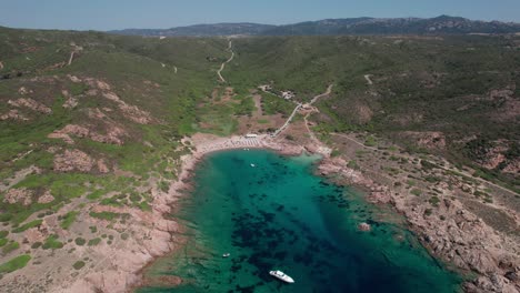 Luftaufnahme-Der-Panoramischen-Und-Malerischen-Küste-Am-Strand-Der-Insel-Rossa-In-Sardinien,-Italien