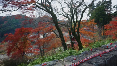 Colores-Otoñales-En-El-Templo-Katsuo-ji-En-Minoh-Osaka,-Hermosa-Escena-De-Otoño-En-Japón-4k