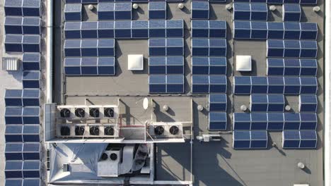 Top-down-aerial-view-of-solar-cells-on-a-Supermarket-building,-generating-power