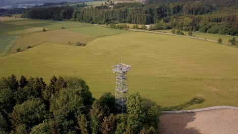 Eine-Drohne-Umkreist-Den-Aussichtsturm-Gehrenbergturm-Am-Bodensee