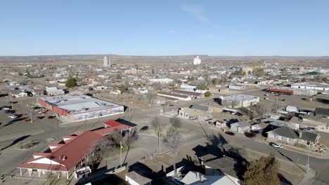 Downtown-Tucumcari,-New-Mexico-with-drone-video-moving-up