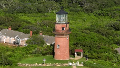 Drone-shot-orbiting-around-the-Gay-Head-Lighthouse-in-Martha's-Vineyard,-Massachusetts
