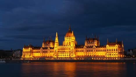 4K-Timelapse-of-the-most-beautiful-parliament-in-the-world