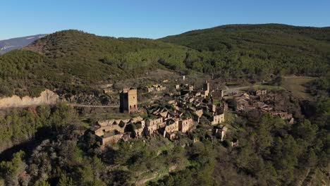 General-drone-moving-away-movement-of-the-abandoned-village-of-Ruesta,-Spain