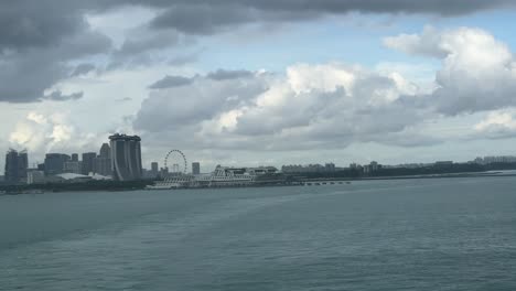 Bewölkter-Meerblick-Und-Stadtbild-Von-Marina-Bay-Sands-In-Singapur