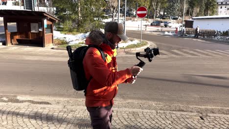 Travel-Blogger-With-Camera-On-DJI-RS3-Mini-Gimbal-Stabilizer-In-Cortina-d'Ampezzo,-Italy