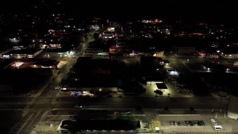 Downtown-Kingman,-Arizona-at-night-with-drone-video-moving-sideways