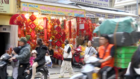 Straßenverkäufer,-Die-Traditionelle-Und-Kulturell-Bedeutsame-Dekorationen-Verkaufen