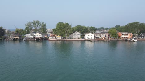 New-Baltimore,-Michigan,-USA-on-the-shores-of-Lake-St-Clair