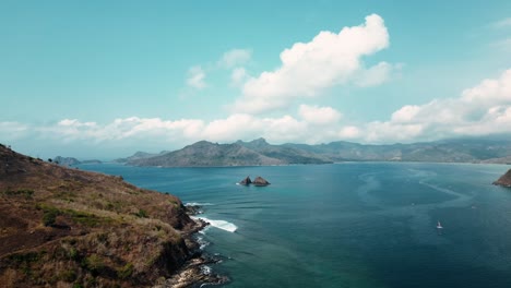 Hermoso-Paisaje-Costero-De-Las-Islas-Gili-Frente-A-La-Costa-De-Lombok-Y-Bali,-Indonesia