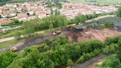 Excavator-loading-a-heavy-truck-at-a-coal-dump