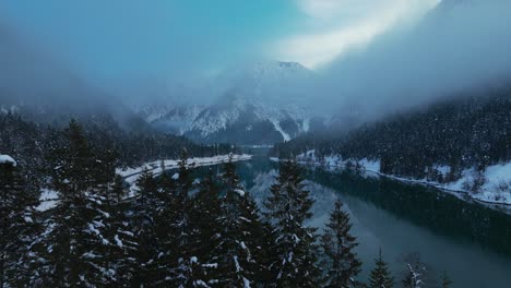 Lake-Plansee-in-Austria-in-winter-with-snow