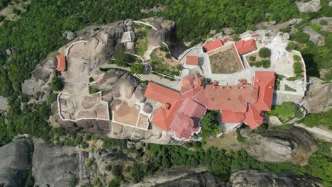 Meteora-Monastery-Aerial-Top-Down-View-in-Thessaly,-Greece-Mainland---4k-Zoom-Out