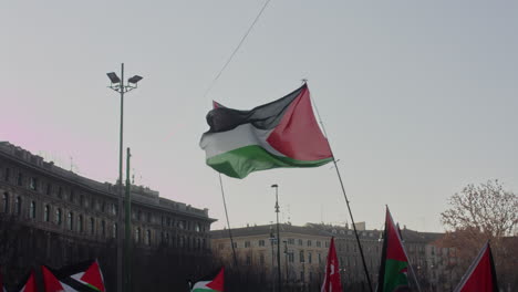 Manifestants-close-to-castello-sforzesco,-Milan-asking-for-freeing-Palestina
