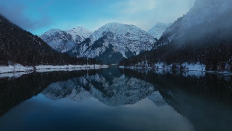 Lake-Plansee-in-winter