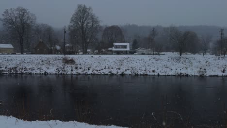 Snowy-day-in-Rosendale-New-York,-on-the-banks-of-the-Rondout-Creek,-during-a-nor'easter