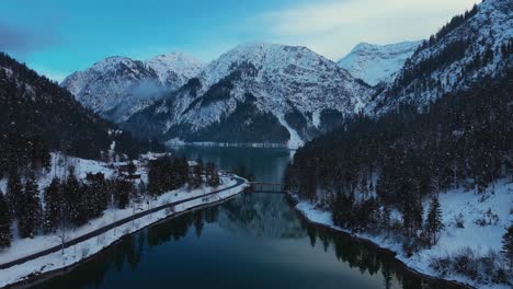Lake-Plansee-in-Austria-in-winter