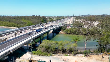 Obras-Viales-En-La-Autopista-M1-Cerca-De-Tallebudgera-Creek-En-La-Gold-Coast-De-Queensland,-Australia