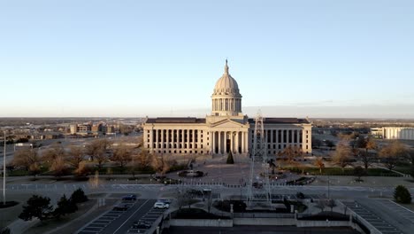 Oklahoma-state-capitol-building-in-Oklahoma-City,-Oklahoma-with-drone-video-pulling-back