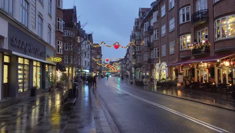 Aalborg-centrum-street-view-on-a-rainy-and-cold-day