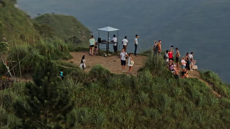 Ella-Sri-Lanka-Aerial-v10-parallax-drone-fly-around-Little-Adam's-peak-capturing-tourists-at-the-lookout-point-overlooking-at-the-landscape-of-central-highlands---Shot-with-Mavic-3-Cine---April-2023
