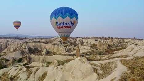 Hot-Air-Balloons-In-Scenic-Cappadocia,-Turkey---Aerial-Drone-Shot