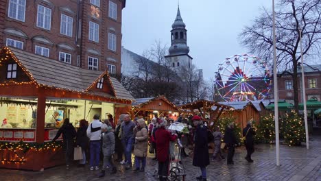 Weihnachtsmarktszene-An-Einem-Kalten-Tag