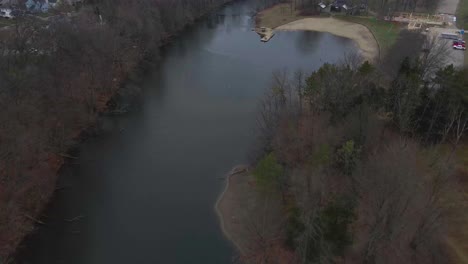Berea-Ohio-Metroparks,-Wallace-lake-in-the-winter,-flying-over-Wallace-Lake-heading-North
