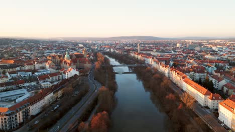 Drohnenvideo-Des-Donauhauptkanals-Mit-Goldenem-Sonnenuntergang-In-Bamberg