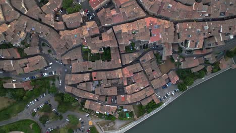 über-Der-Stadt-Sisteron-Mit-Blick-Auf-Die-Dächer