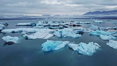 Orbit-drone-shot-of-Jökulsárlón-the-famous-glacier-lagoon-Iceland-in-summer