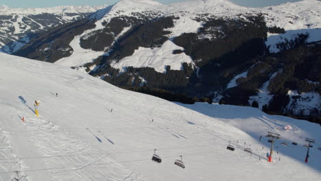 Skigebiet-Im-Winter-In-Saalbach-Hinterglemm,-Österreich---Luftaufnahme