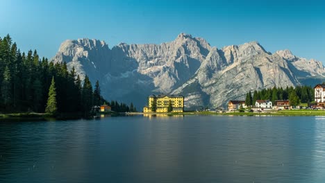 Timelapse-of-Lake-Misurina-in-the-Dolomites,-Italy-with-the-Misurina-Hospital-in-the-Background-in-summer