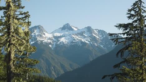Static-shot-of-high-mountain-peaks-in-Washington-state