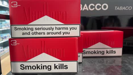 Etiquetas-De-Advertencia-En-Cajas-De-Cigarrillos-Vendidas-En-México-Con-Mensajes-Aterradores-Como-&quot;fumar-Mata&quot;.
