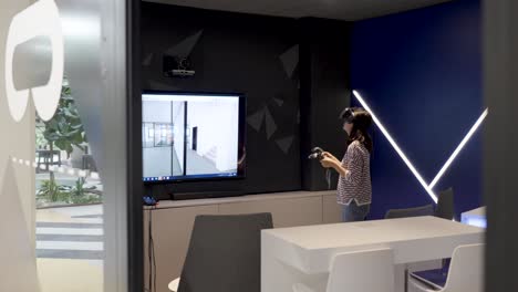 Interactive-VR-demonstration-in-a-corporate-space