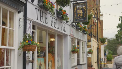 El-Edificio-Del-Restaurante-Eel-Pie-Pub-En-El-Distrito-De-Twickenham,-Londres,-Inglaterra