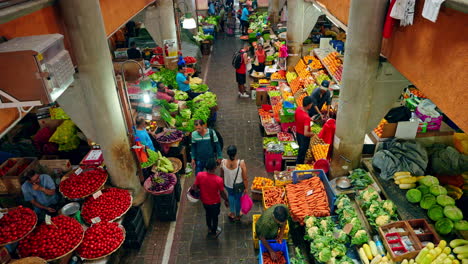Panorama-Weitwinkelaufnahme-Eines-Lokalen-Lebensmittelmarktes-In-Indischer-Sprache