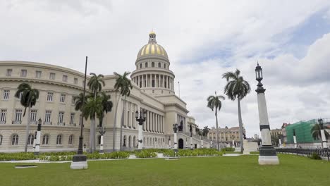 El-Capitolio-building-in-centre-of-Havana,-Cuba-with-storm-coming