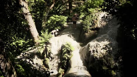Wandertour-Zum-Klebrigen-Wasserfall-Von-Bua-Tong-In-Chiang-Mai,-Thailand