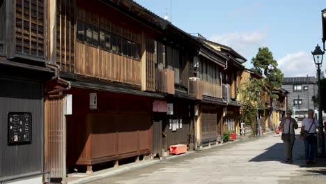 Tourists-Seen-Exploring-Nishi-Chaya-District-On-Sunny-Day