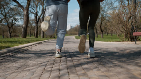 People-running-in-the-park