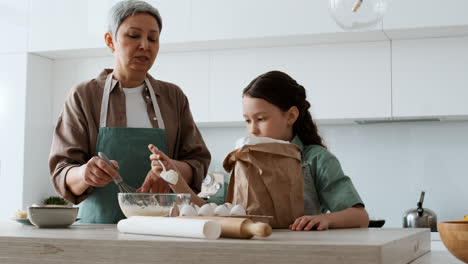 Grandma-and-girl-baking